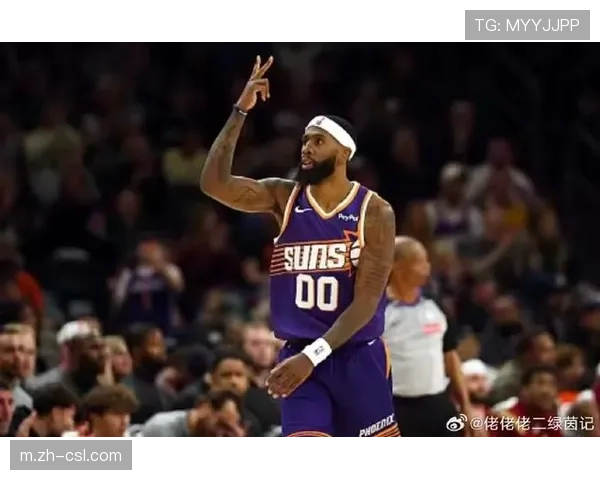 太阳外线火力全开命中24记三分 布克连续四场27+率队距西部第六仅1.5场